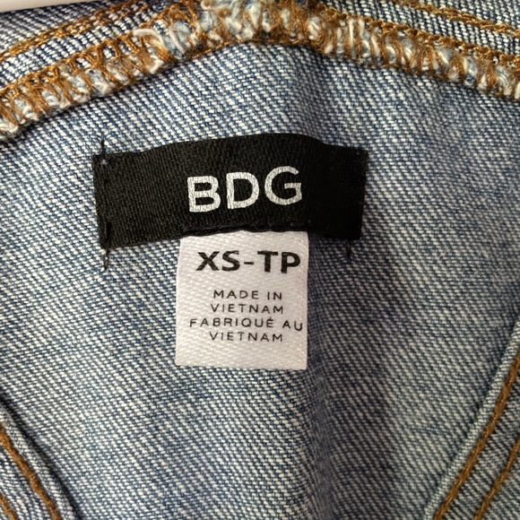 Urban Outfitters BDG Short Denim Overalls - Picture 3 of 4